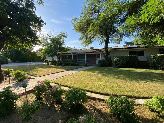 Building Photo - 1217 W Tenaya Way
