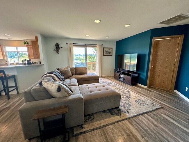 Building Photo - ***PENDING APPLICATIONS***3 Bed/2 Bath Qui...