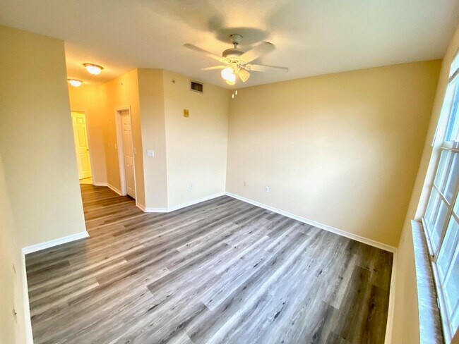 Building Photo - 15125 Michelangelo Blvd