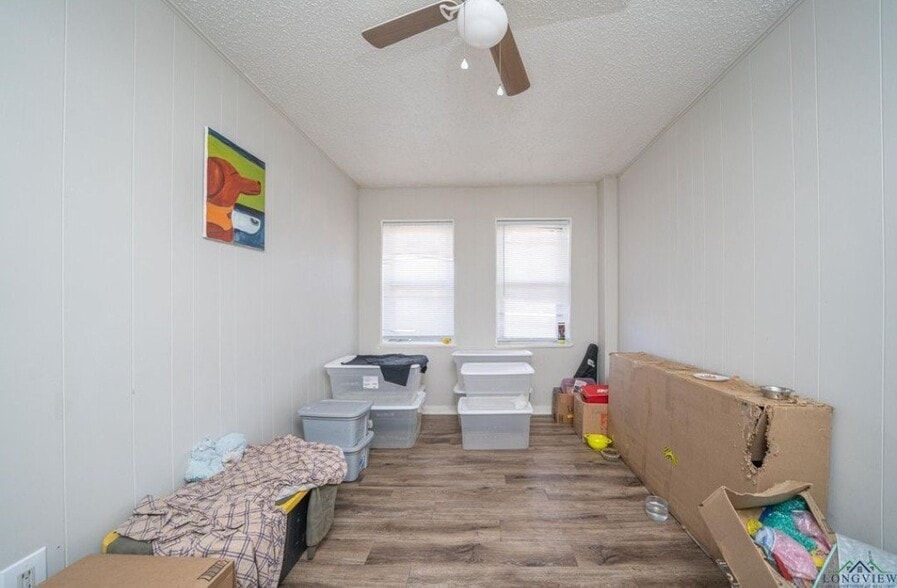 Building Photo - 106 S Davis St