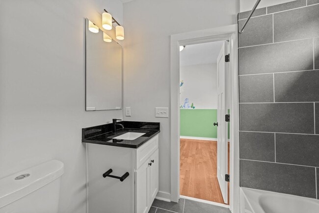 Building Photo - Modern 3 Bedroom home inside Downtown Raleigh, Fenced-in Backyard, Updated Kitchen, Pet Friendly!