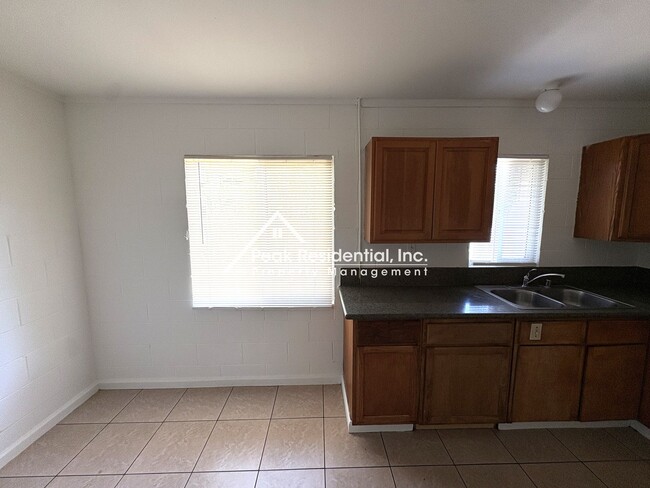 Building Photo - Charming 2bd/1ba Duplex near 47th Ave & Hwy 99