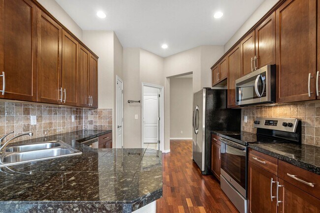 Building Photo - Spacious Townhome in Cherry Creek School District