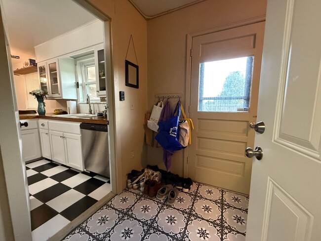 Building Photo - Spacious 4BR House in Tulsa