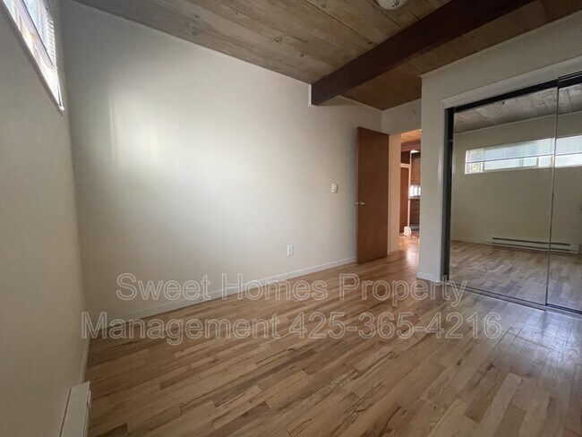 Building Photo - 2648 14th Ave W