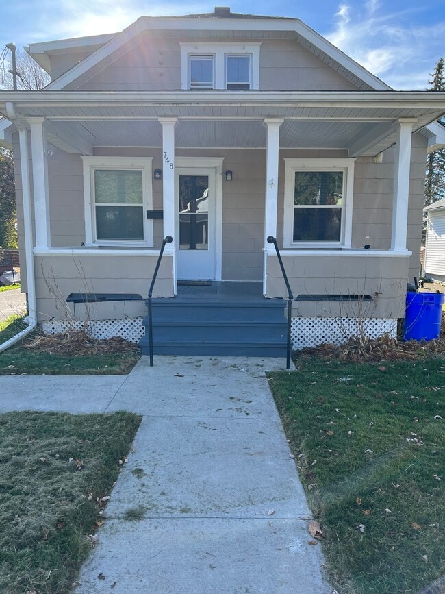 Building Photo - 748 Grant St