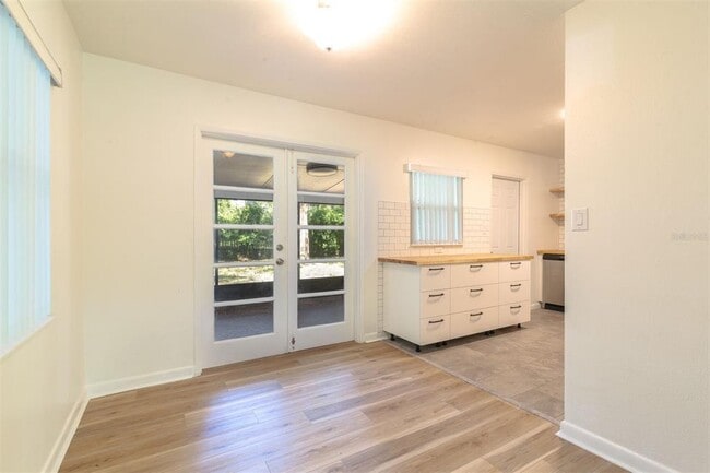 Building Photo - 600 NW 36th Dr