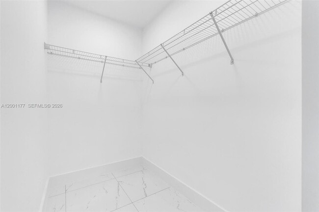 Building Photo - 810 SW 14th Ct