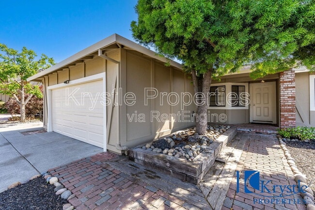 Building Photo - 343 Clydesdale Dr