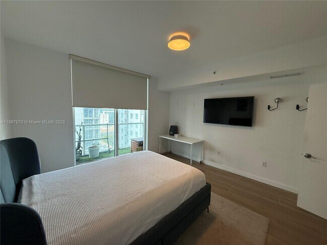 Building Photo - 253 NE 2nd St