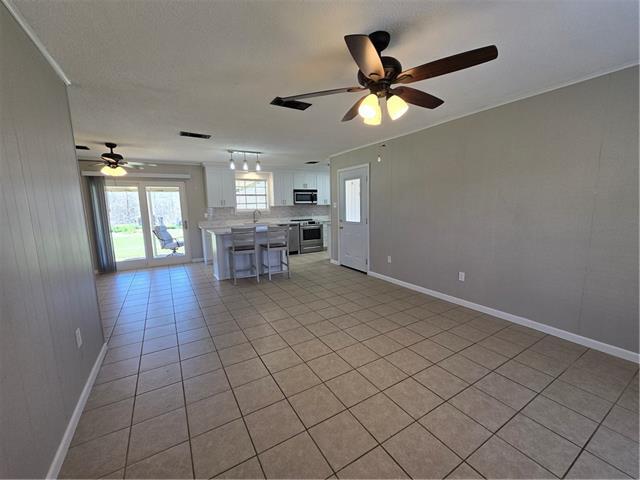 Building Photo - 121 Sunshine Dr