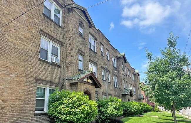 Building Photo - 415 Probasco St