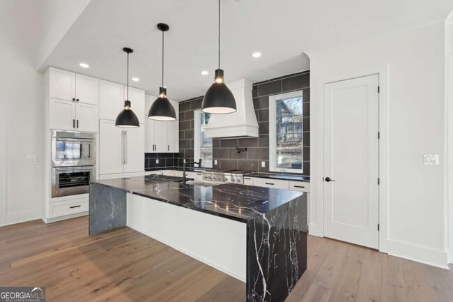 Building Photo - 120 Thome Dr