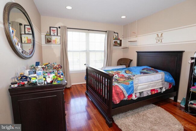 Building Photo - 201 White Pine Ct
