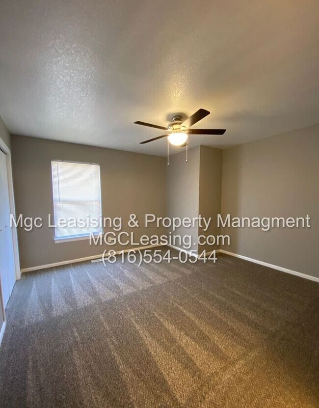 Building Photo - Superior Location in the heart of Blue Springs!