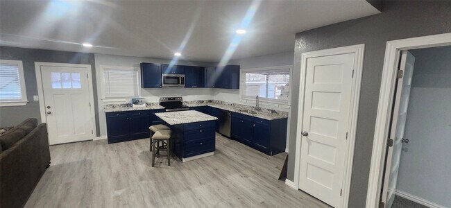 Building Photo - 5280 Atwell Ln