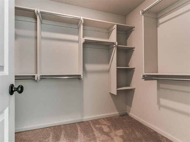 Building Photo - 1751 Huntington Ct