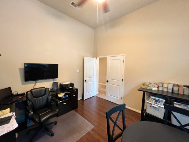 Building Photo - 222 Overland Trace Dr