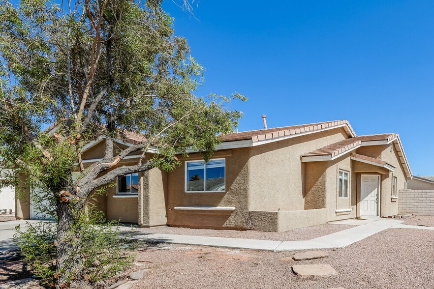 Building Photo - 2306 Hollow Oak Ave