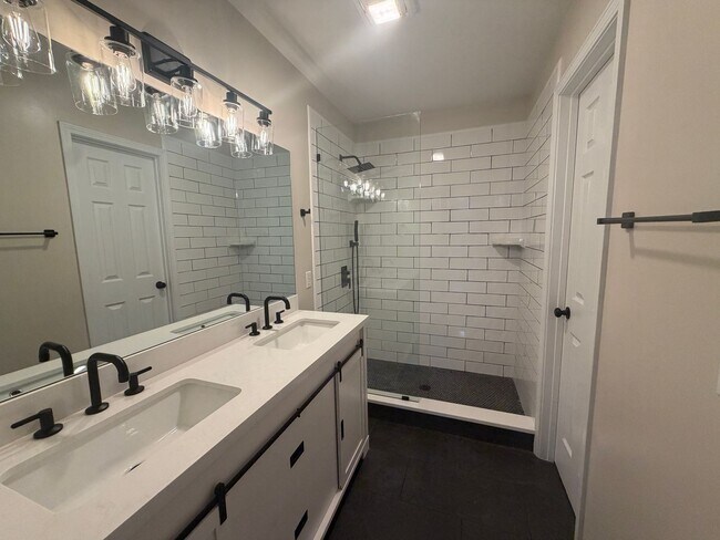 Building Photo - 136 Elizabeth Ann Cir