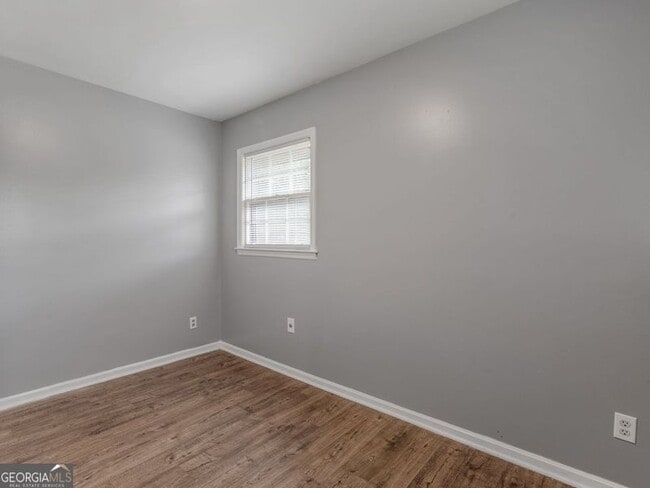 Building Photo - 836 Oakdale Dr