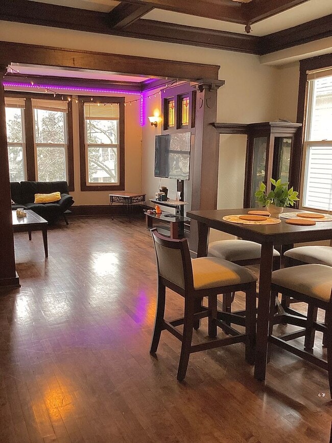 Building Photo - Murray Upper UWM