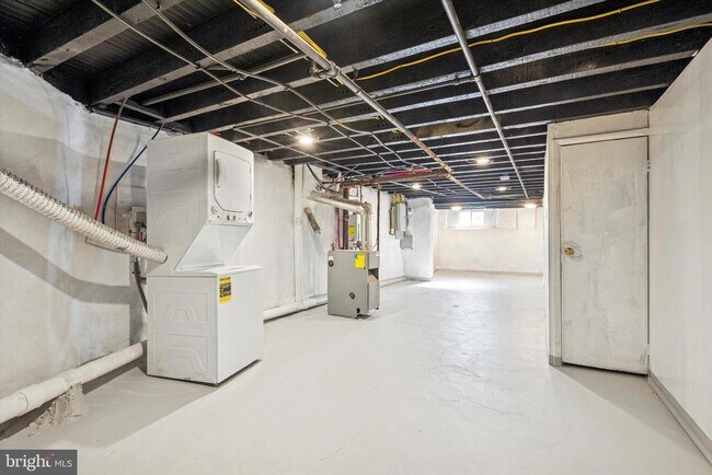 Building Photo - 5551 Addison St