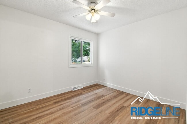 Building Photo - Fox Farm one level home ready for you to e...