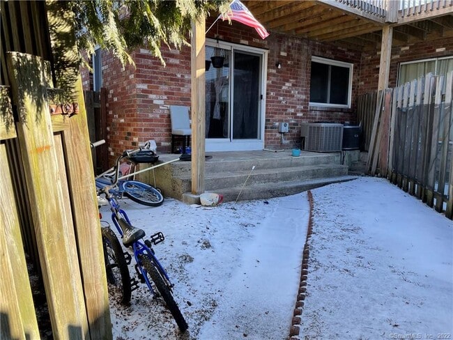 Building Photo - 10 Georgetown Dr