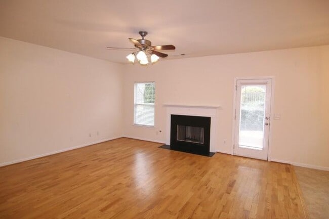 Building Photo - 700 Moonlight Way