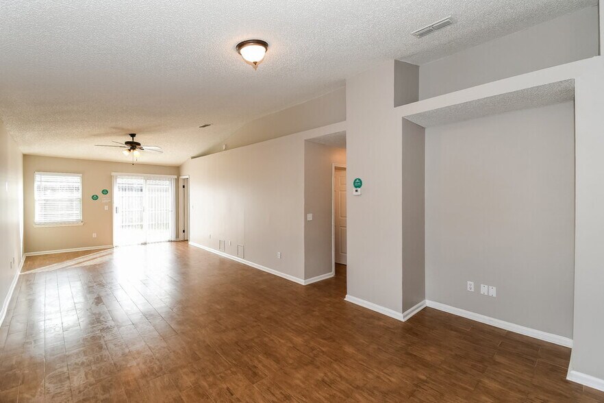 Building Photo - 8736 Townsquare Dr