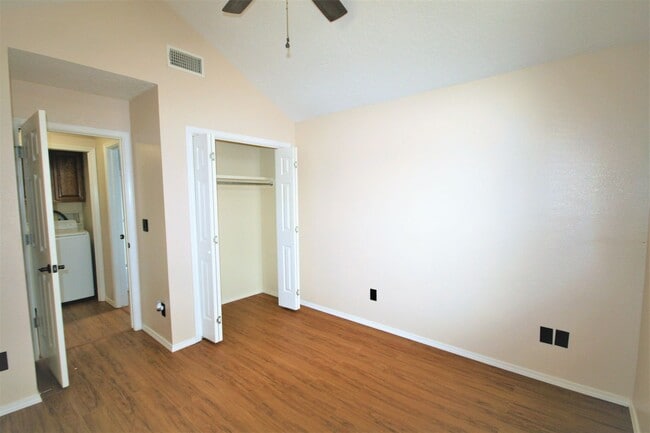 Building Photo - 105 Limestone