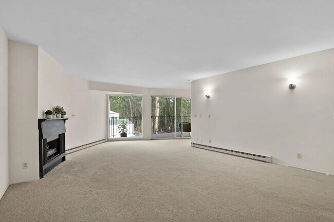 Building Photo - "Charming 3-Bed, 2-Bath Oasis in Capitola's Prime Park Ave Location"