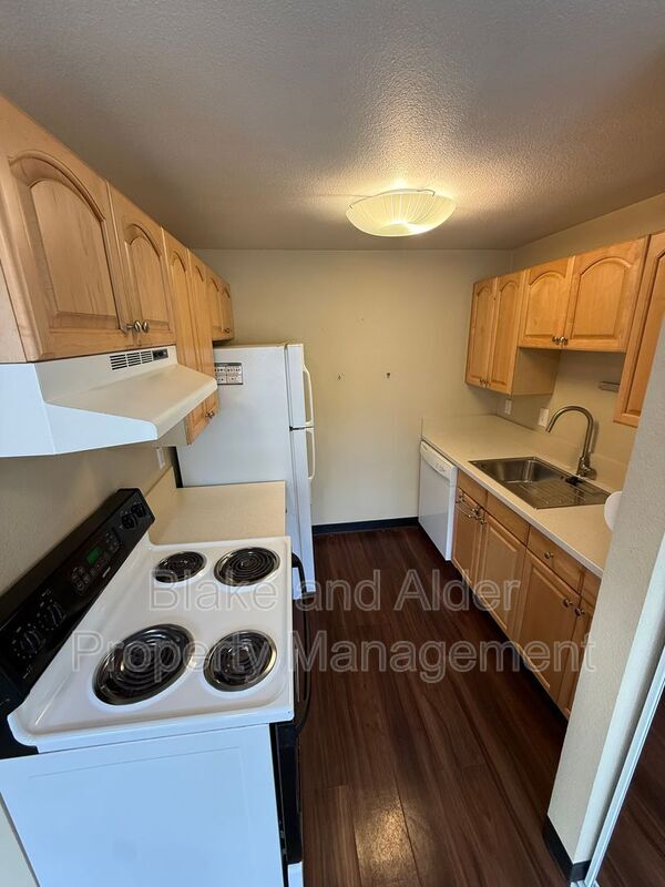 Building Photo - 4075 SE Holgate Blvd