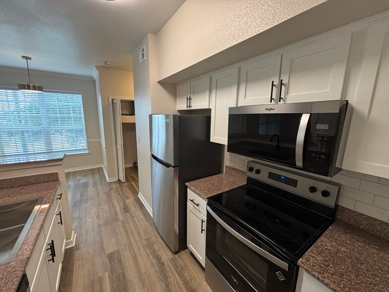 Primary Photo - 250 S Stagecoach Trail