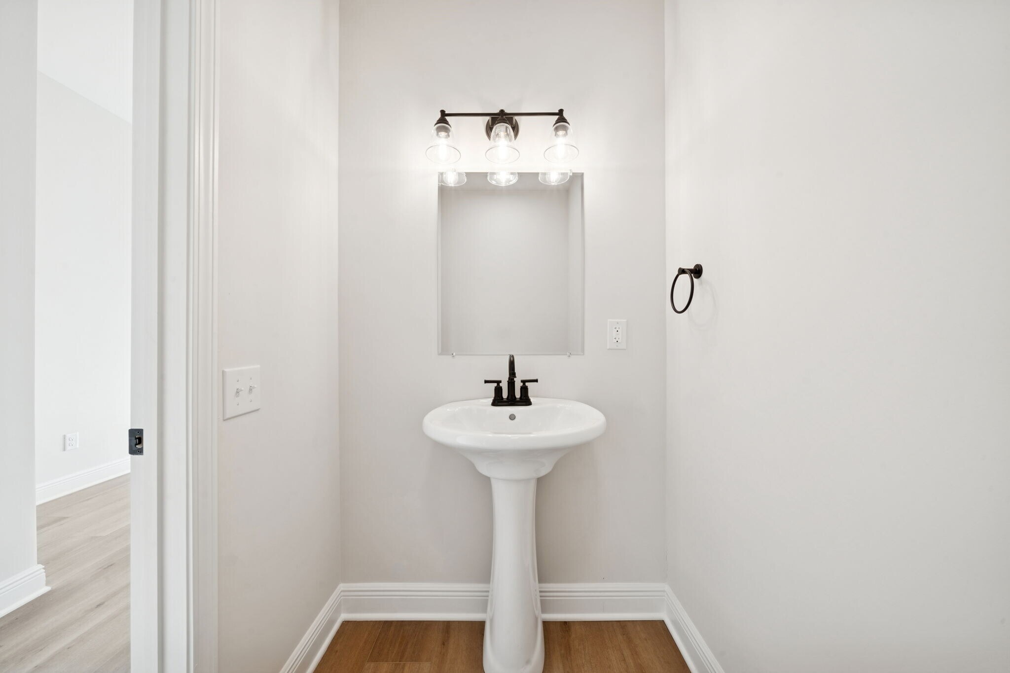 Building Photo - 2215 Lebanon Dr