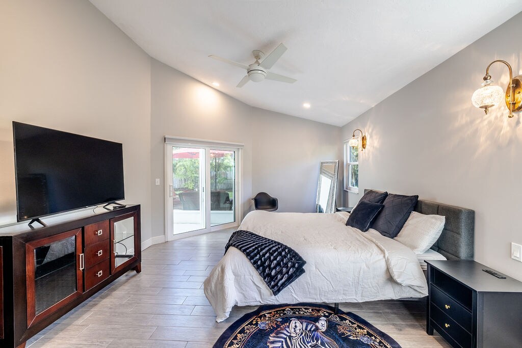 Building Photo - 9330 Seagrape Dr