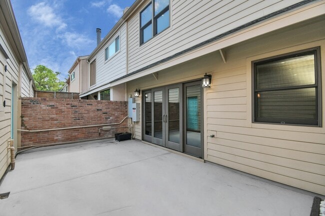 Building Photo - 9632 Bayou Brook St