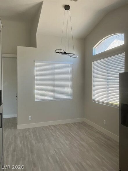 Building Photo - 198 Crown Imperial St