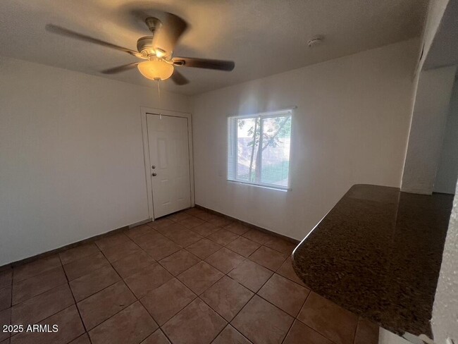 Building Photo - 526 S Mesa Dr