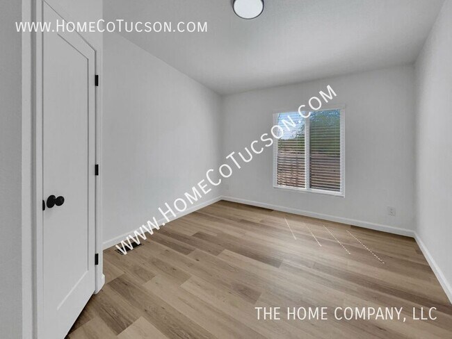 Building Photo - 9630 W Calle Cibeque