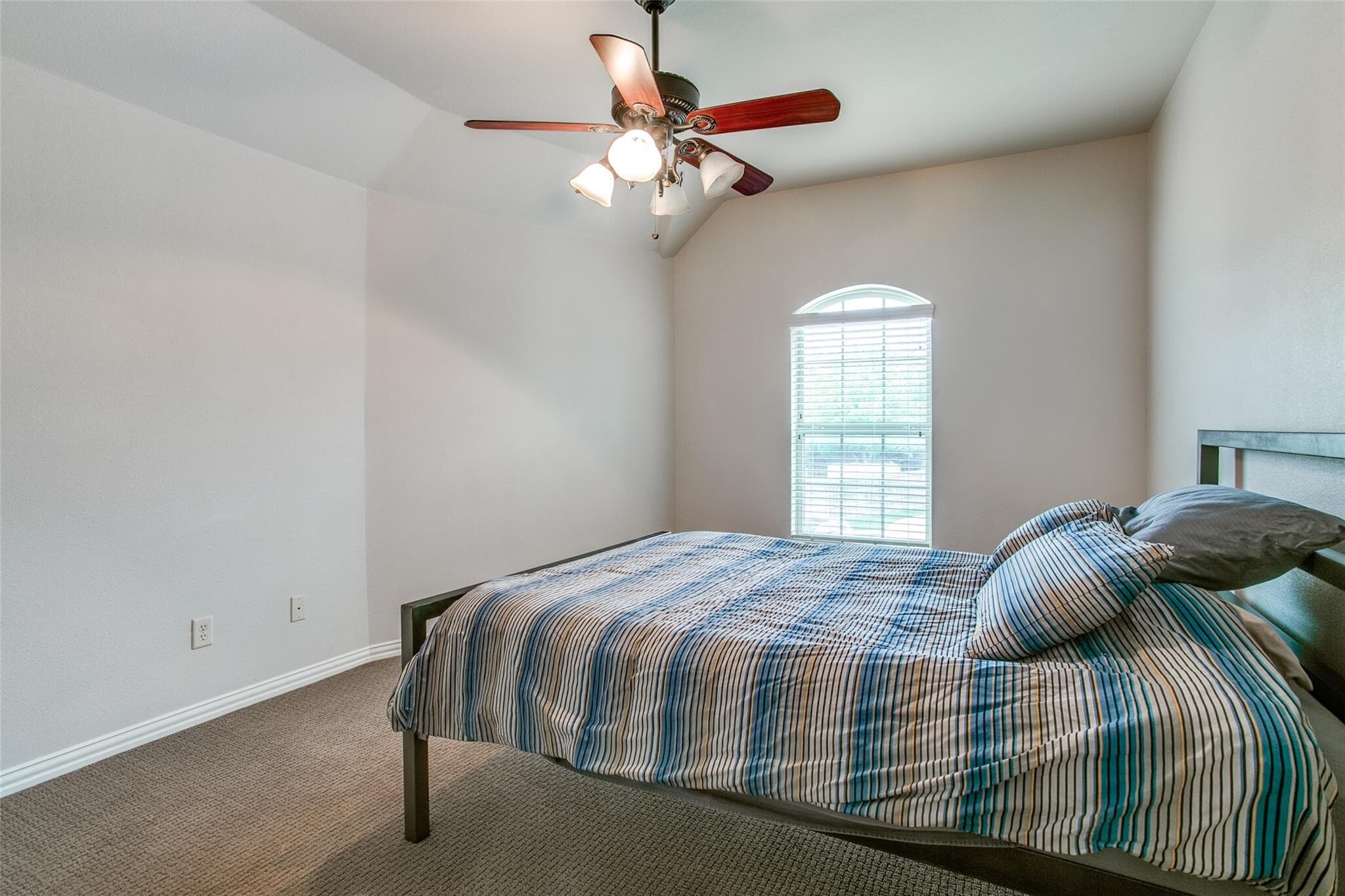 Building Photo - 1805 Castle Ct