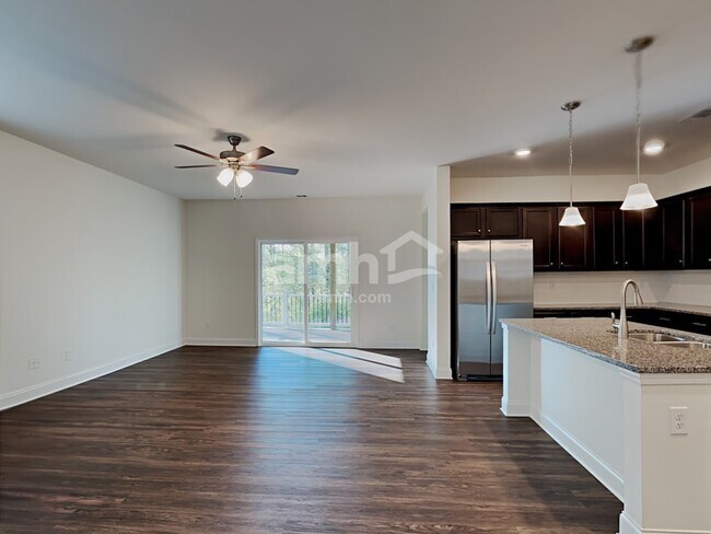 Building Photo - 5275 Valley Dr