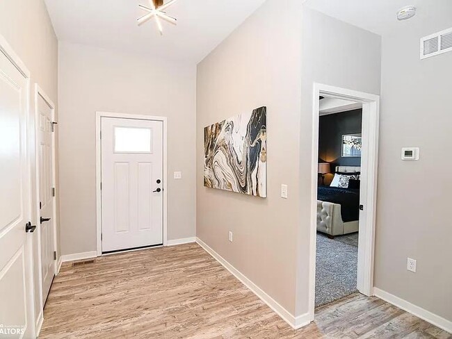 Building Photo - 2505 N Terrace Dr