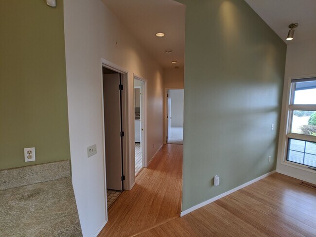 Building Photo - 3 bed 3 bath on 4.8 acres w/ beautiful wat...