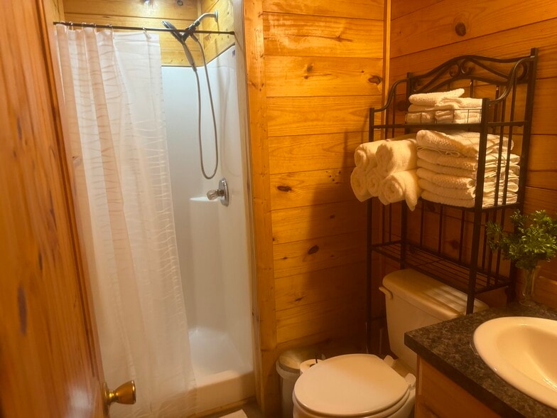 Building Photo - 132 Alma St