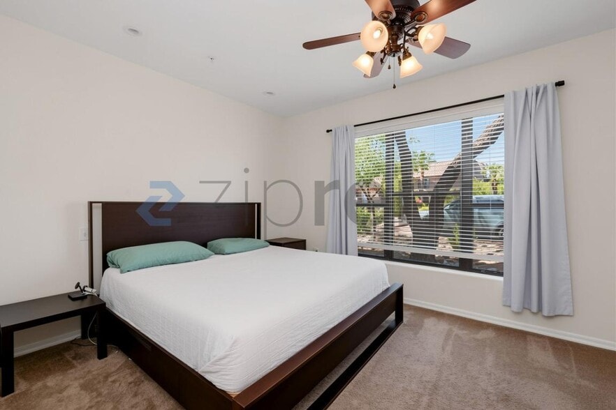 Building Photo - Unit 1167