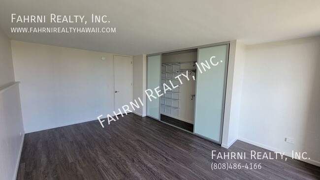 Building Photo - Pearl Two, Fully Remodeled 1 Bedroom Condo...