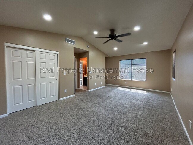 Building Photo - 5943 W Drake Ct