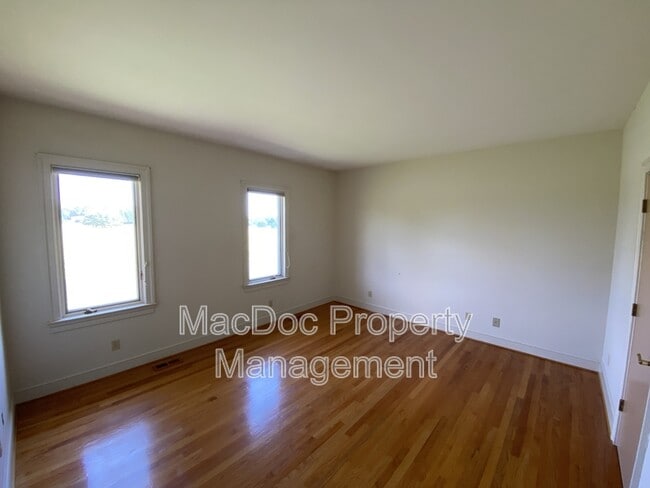 Building Photo - 11225 N Club Dr